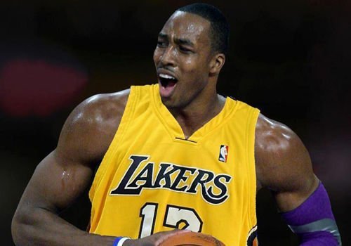 圣保利主帅调侃凯恩：去年他踢我们那脚射门，球现在还在飞吧（圣保利主帅打趣凯恩：去年的那脚射门，恐怕现在还没落地）