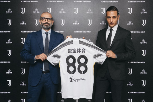 迈尼昂在加比亚社媒动态下留言，后者回复：请续约（迈尼昂现身加比亚动态评论区，加比亚回应：续约吧）