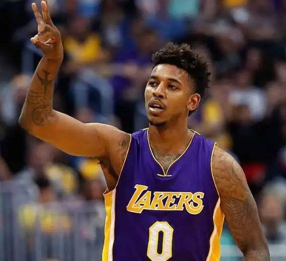 篮球篮网替补控卫连续两场表现亮眼（篮网替补控卫连续两战发挥出色）