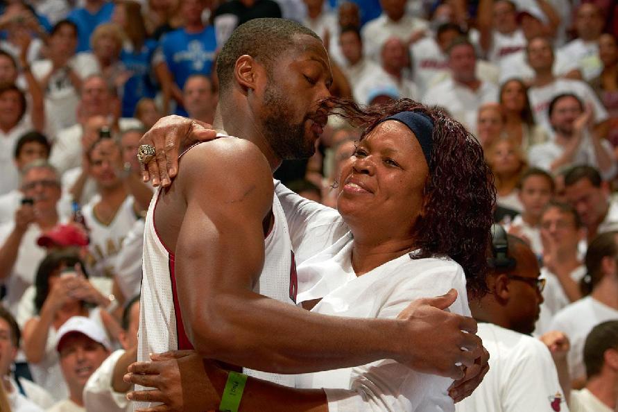 杨瀚森8+4+3 开拓者不敌雷霆；湖人险胜爵士（杨瀚森砍下8分4板3助，开拓者负雷霆，湖人险胜爵士）